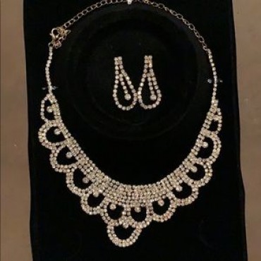 Silver w/Clear Rhinestone Chandelier Teardrop Necklace Set