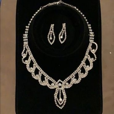 Silver w/Clear Rhinestone Chandelier Necklace Set 